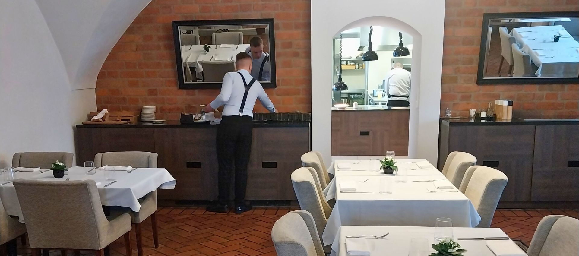 Restauracja w Zamku Topacz (Ślęza koło Wrocławia)