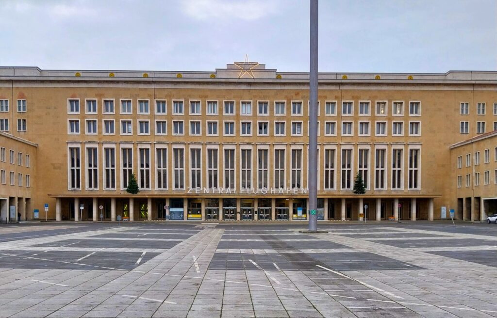 Dawne lotnisko Tempelhof - Berlin w mrocznych czasach III Rzeszy - wycieczka z przewodnikiem